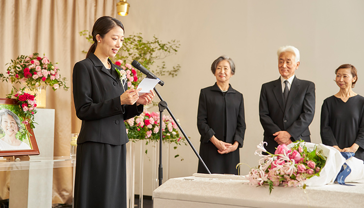 葬儀の流れ 葬儀 告別式 出棺 葬儀 葬式 家族葬なら日比谷花壇のお葬式